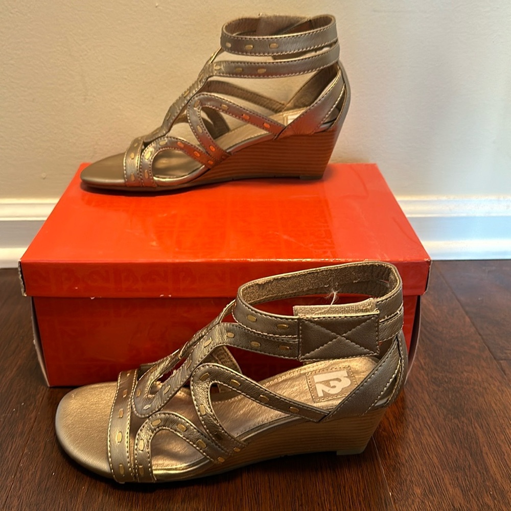 R2 Footwear Ceri Gold Slip In Heels Women’s Size 8.5
